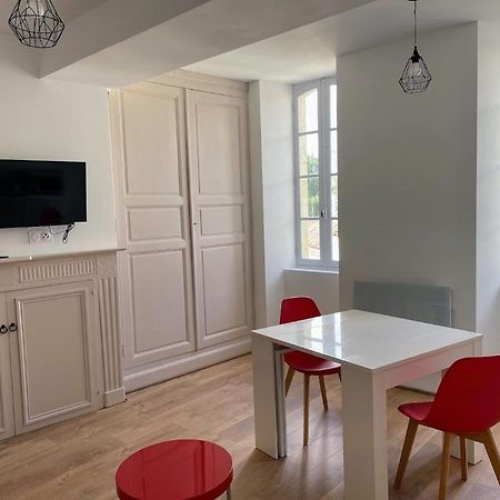 Le Colore- T2 Confortable Avec Vue Sur Nérac Exterior photo