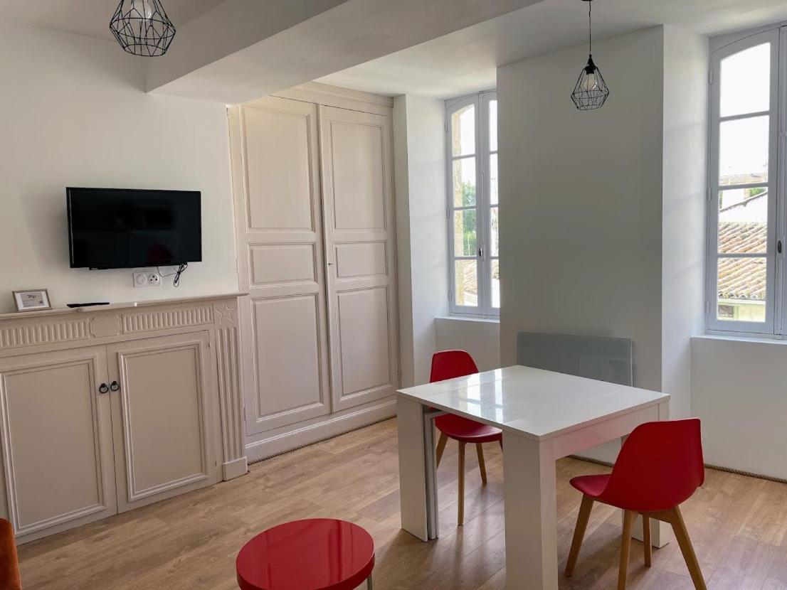Le Colore- T2 Confortable Avec Vue Sur Nérac Exterior photo