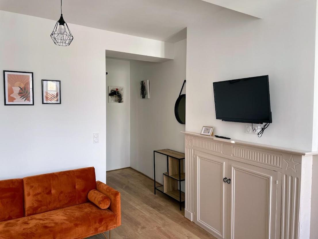 Le Colore- T2 Confortable Avec Vue Sur Nérac Exterior photo