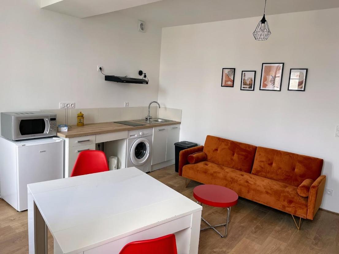 Le Colore- T2 Confortable Avec Vue Sur Nérac Exterior photo