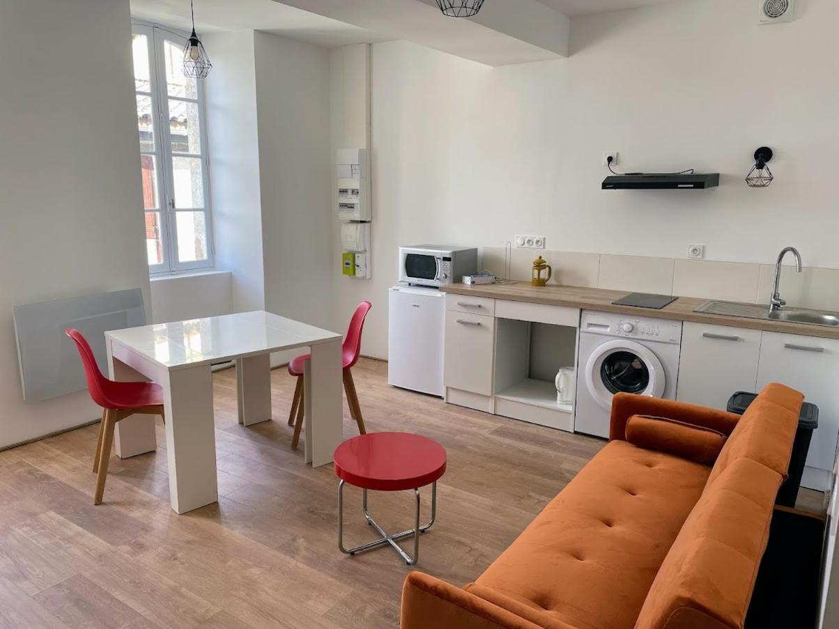 Le Colore- T2 Confortable Avec Vue Sur Nérac Exterior photo